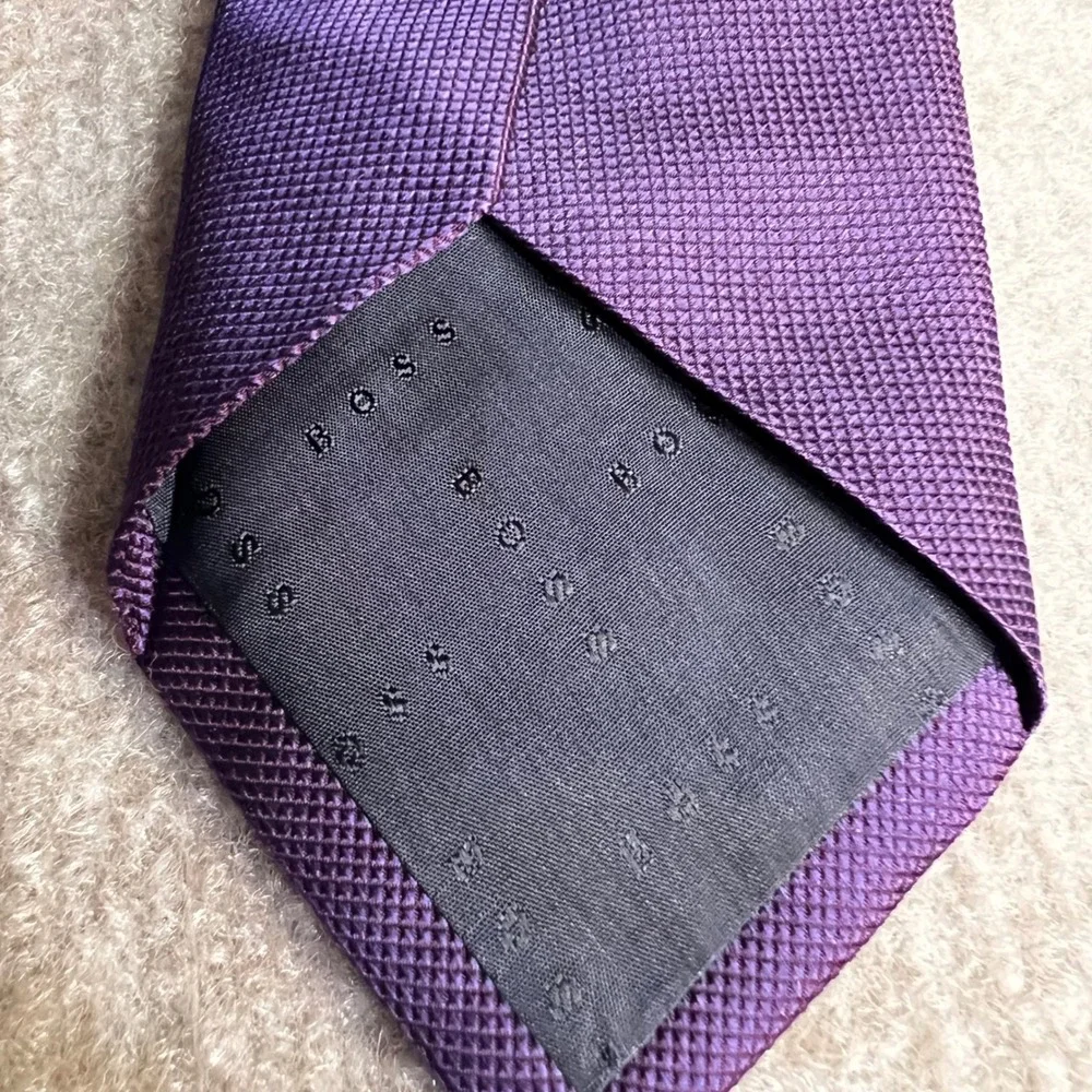 Hugo Boss Silk Necktie Mens OS Purple Textured Silk Woven Italy Luxury Business
